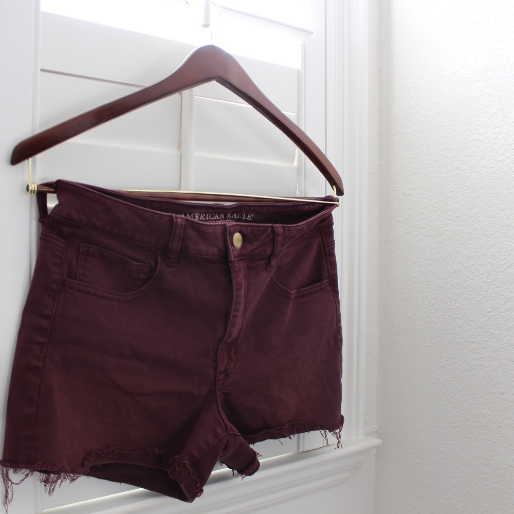 American Eagle High waisted maroon shorts